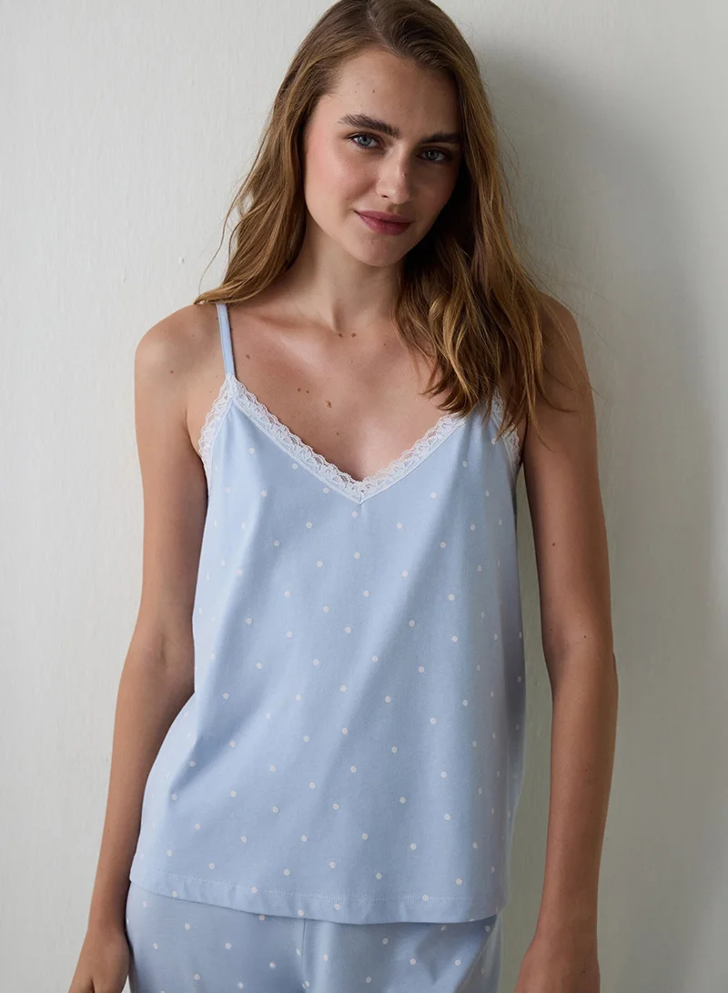 بنتي طقم بيجامة قطن بياقة على شكل حرف  ودانتيل بنقاط بولكا من ميا